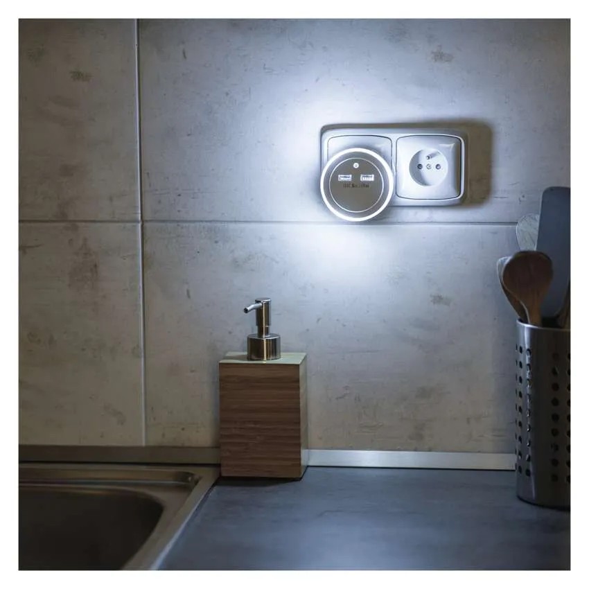 EMOS P3313 LED EJSZAKAI FENY P3313 ALJZATRA SZERELT 2× USB https://www.andreashop.sk/files/kat_img/6.jpg_OID_4DZ7000901.jpg