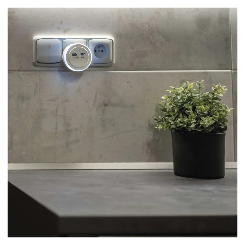 EMOS P3313 LED EJSZAKAI FENY P3313 ALJZATRA SZERELT 2× USB https://www.andreashop.sk/files/kat_img/7.jpg_OID_5DZ7000901.jpg