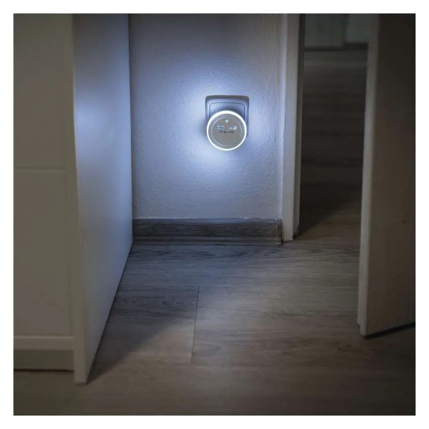 EMOS P3313 LED EJSZAKAI FENY P3313 ALJZATRA SZERELT 2× USB https://www.andreashop.sk/files/kat_img/8.jpg_OID_6DZ7000901.jpg